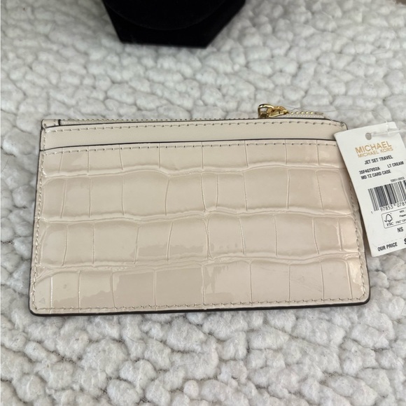 Michael Kors Croc-Embossed Jet Set Travel Medium Card Holder- Light Cream - Picture 3 of 8